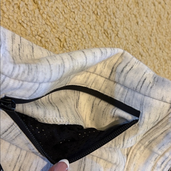 Guess Joggers - Picture 9 of 13